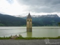 Kirchturmspitze im Reschensee / Vinschgau